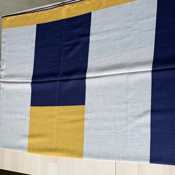 AUTH NWT Hermès 140 cm 70% cashmere/30% silk scarf “H au Carré (Encadré)” - Picture 6 of 7